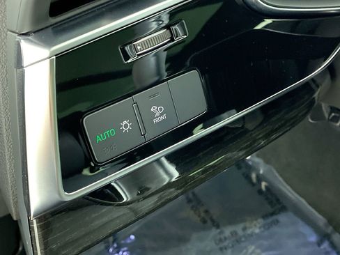 Used 2025 Audi Q8 Premium Plus w/ Premium Plus Package image 14