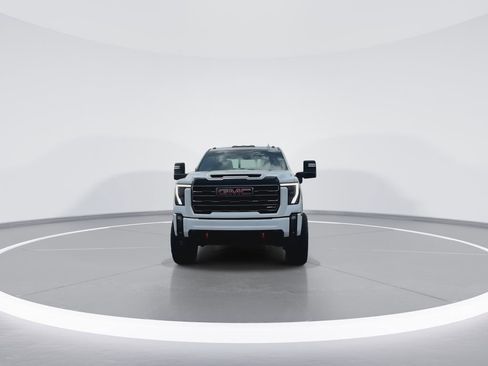 Used 2024 GMC Sierra 2500 AT4 w/ Technology Package AWD/4WD image 3
