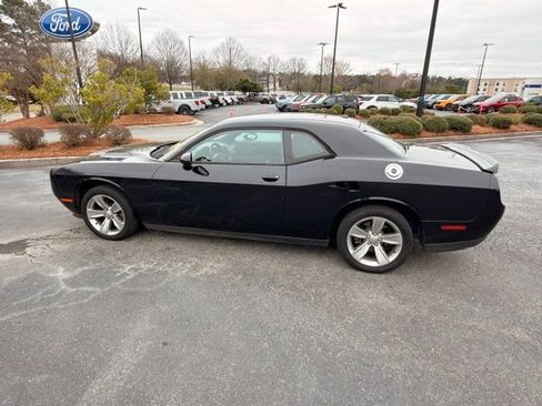 Used 2019 Dodge Challenger SXT image 12