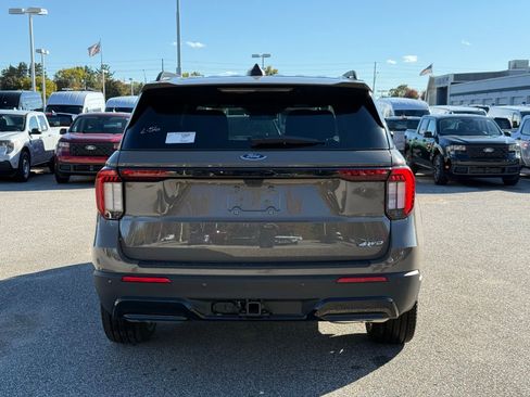 New 2026 Ford Explorer ST-Line w/ ST-Line Street Pack image 5