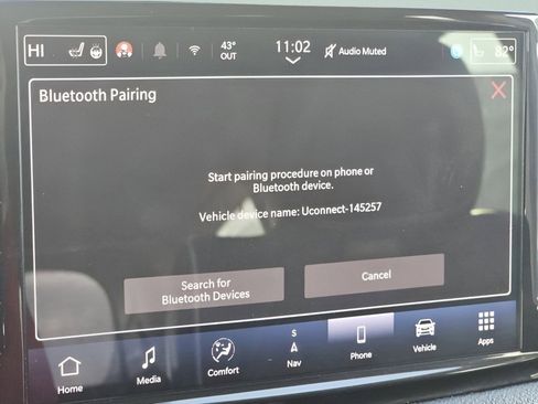 Used 2023 Chrysler Pacifica Limited AWD/4WD image 13