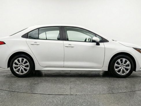 Used 2025 Toyota Corolla LE FWD image 11