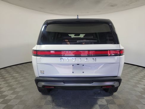 Used 2024 Rivian R1S Adventure AWD/4WD image 8