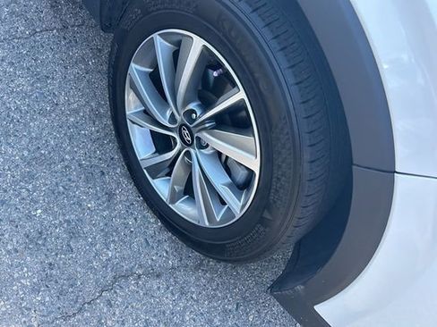 Used 2019 Hyundai Santa Fe FWD image 2