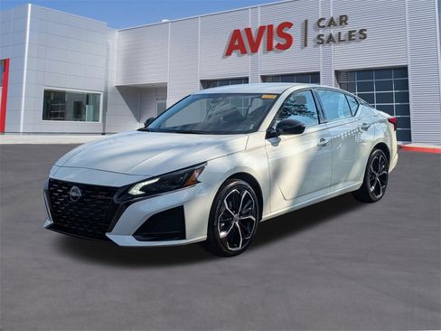 Used 2025 Nissan Altima 2.5 SR image 1