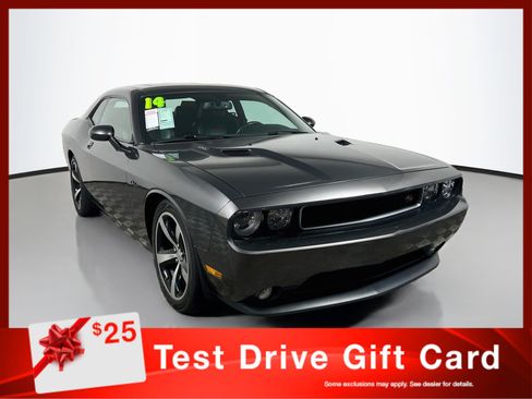 Used 2014 Dodge Challenger R/T RWD image 1