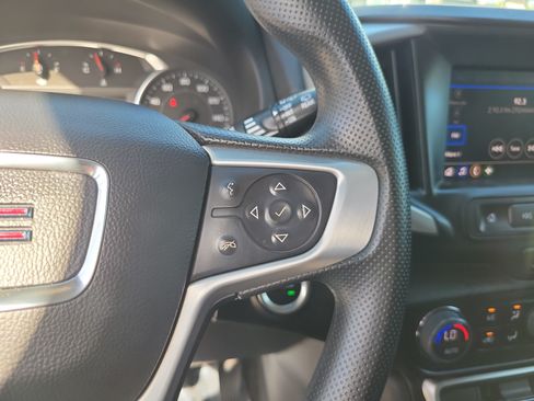 Used 2024 GMC Terrain SLE w/ Driver Convenience Package FWD image 17