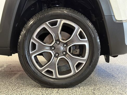 Used 2015 Jeep Renegade Limited w/ Safety & Security Group I AWD/4WD image 9