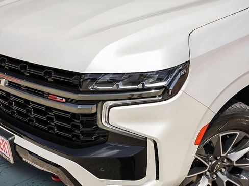 Used 2022 Chevrolet Tahoe Z71 w/ Luxury Package AWD/4WD image 3