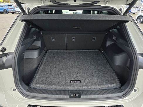 New 2026 Volkswagen Tiguan SEL R-Line image 17