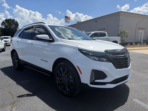 Used 2024 Chevrolet Equinox RS FWD image 2