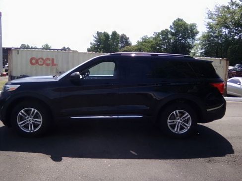 Used 2022 Ford Explorer XLT AWD/4WD image 7