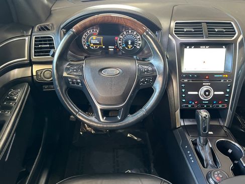 Used 2017 Ford Explorer Platinum image 15