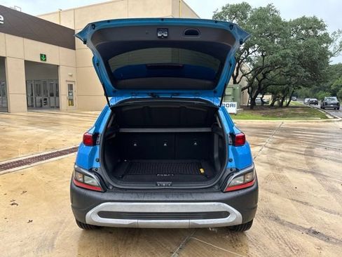 Used 2022 Hyundai Kona SE FWD image 4