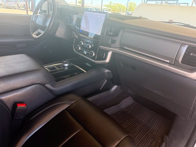 Used 2024 Ford Expedition XLT RWD image 12