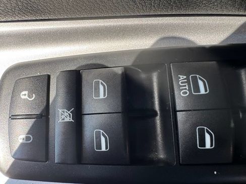 Used 2017 Dodge Journey SXT w/ Comfort/Convenience Group FWD image 9
