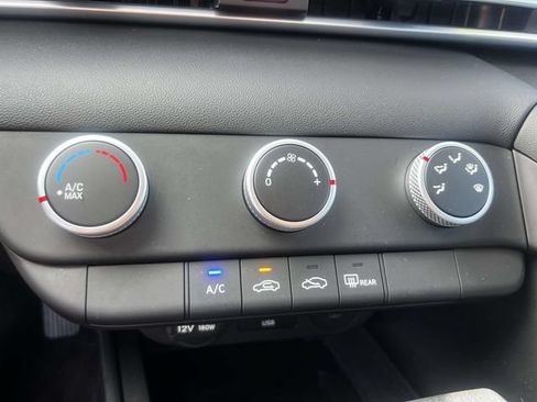 Certified 2026 Hyundai Elantra SE FWD image 28