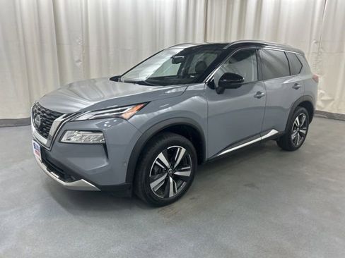 Used 2021 Nissan Rogue Platinum image 2