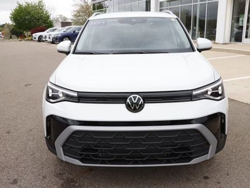 Used 2025 Volkswagen Taos SE AWD/4WD image 9