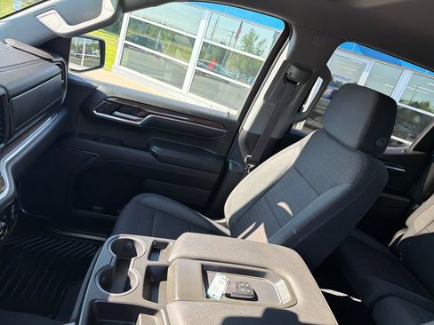 Used 2024 Chevrolet Silverado 1500 LT AWD/4WD image 17