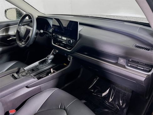 Used 2025 Toyota Grand Highlander AWD image 25