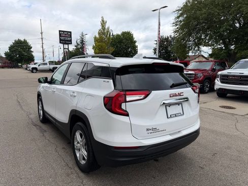 Used 2024 GMC Terrain SLE w/ Driver Convenience Package FWD image 7