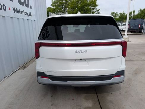 Used 2025 Kia Carnival FWD image 15