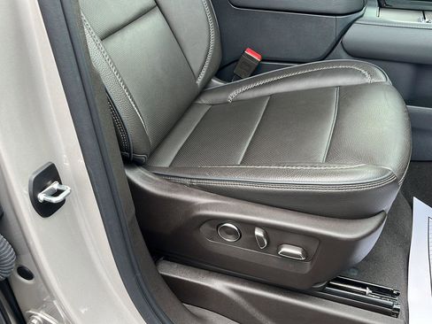 Used 2024 GMC Yukon Denali w/ Advanced Technology Package image 36