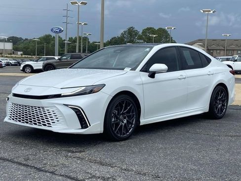 Used 2025 Toyota Camry XSE FWD image 5