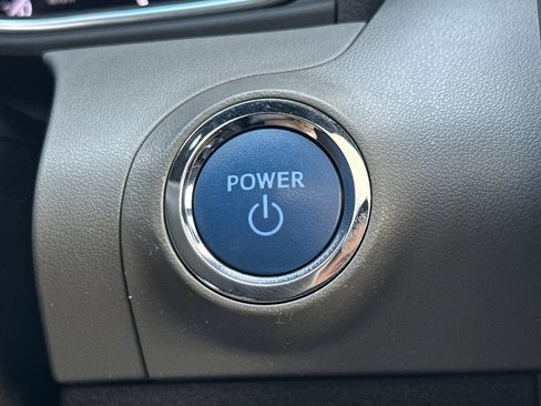 Used 2022 Toyota Avalon Limited image 34