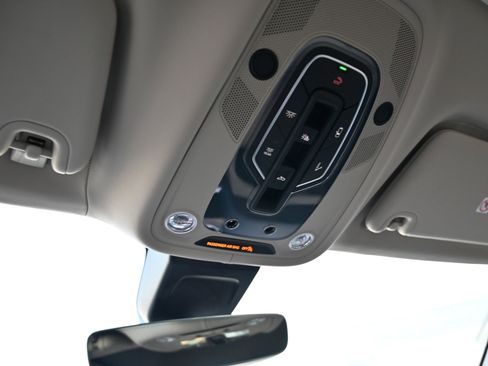 Used 2022 Bentley Bentayga image 31