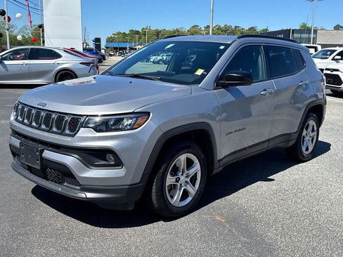Used 2024 Jeep Compass Latitude AWD/4WD image 7