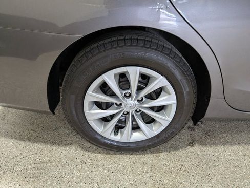 Used 2015 Toyota Camry LE FWD image 11