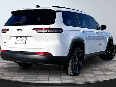 Used 2025 Jeep Grand Cherokee L Altitude image 2