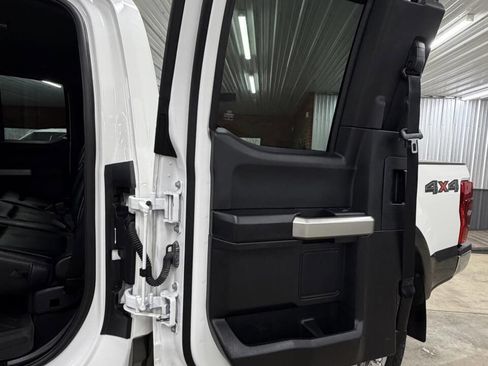 Used 2020 Ford F350 Lariat w/ Chrome Package image 39