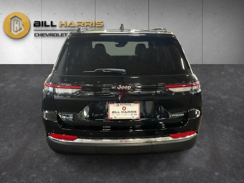 Used 2023 Jeep Grand Cherokee Laredo w/ Luxury Tech Group I AWD/4WD image 9