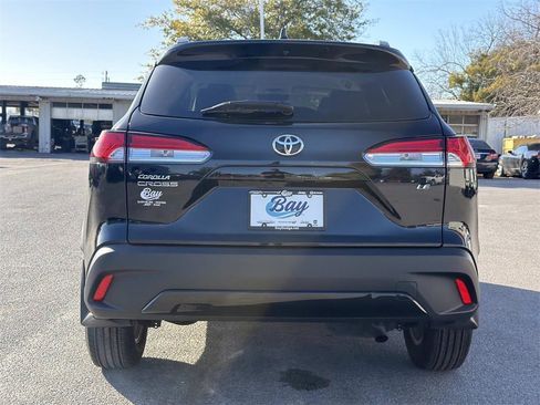 Used 2024 Toyota Corolla Cross LE image 4