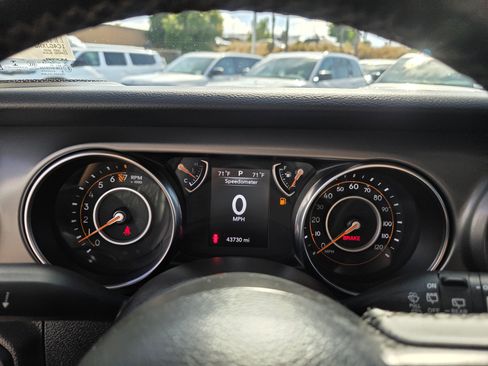 Used 2019 Chrysler 300 Limited RWD image 13