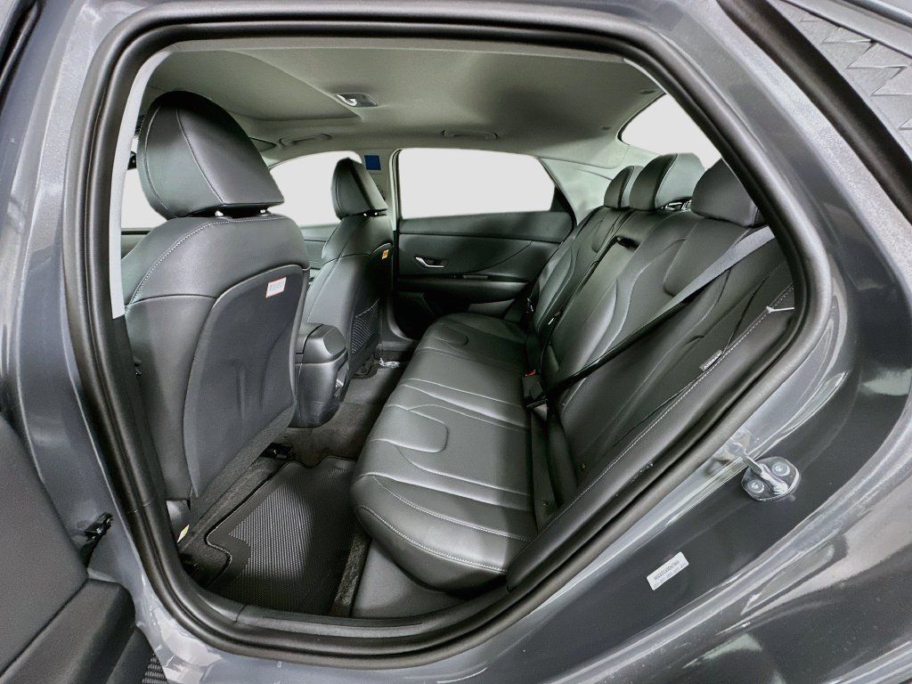 New 2026 Hyundai Elantra Limited FWD image 17