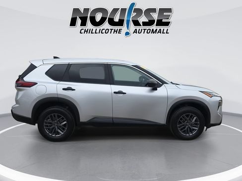 Used 2024 Nissan Rogue S FWD image 9