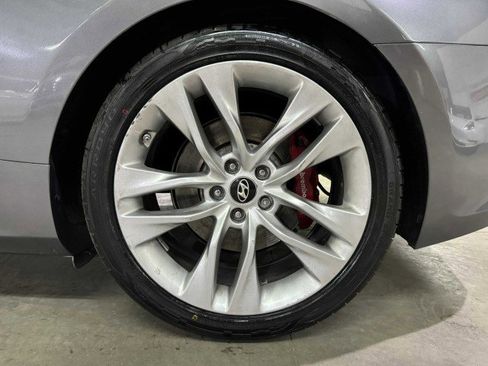 Used 2015 Hyundai Genesis 3.8 image 13