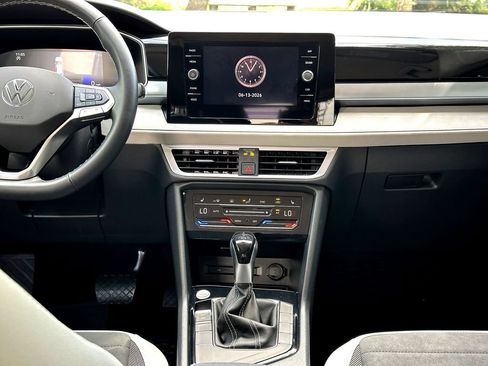 Certified 2025 Volkswagen Taos SE FWD image 29