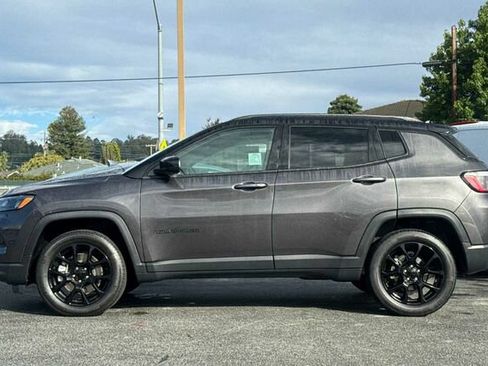 Used 2023 Jeep Compass Latitude w/ Sun and Sound Group AWD/4WD image 7