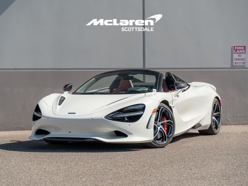 Used 2024 McLaren 750S Spider RWD image 2