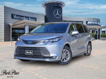 Used 2021 Toyota Sienna XLE