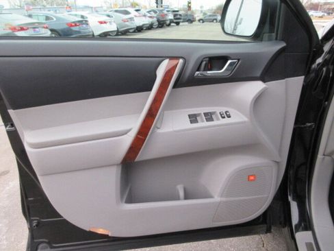 Used 2013 Toyota Highlander Limited image 10