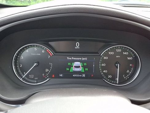 Used 2023 Cadillac XT4 Luxury w/ Cold Weather Package AWD/4WD image 19