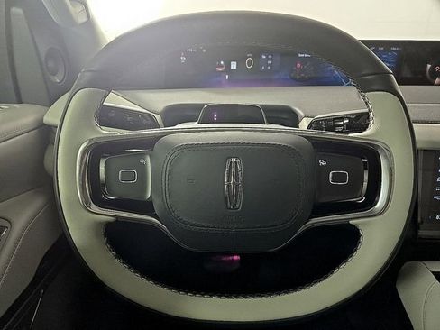 New 2025 Lincoln Navigator L Reserve AWD/4WD image 17