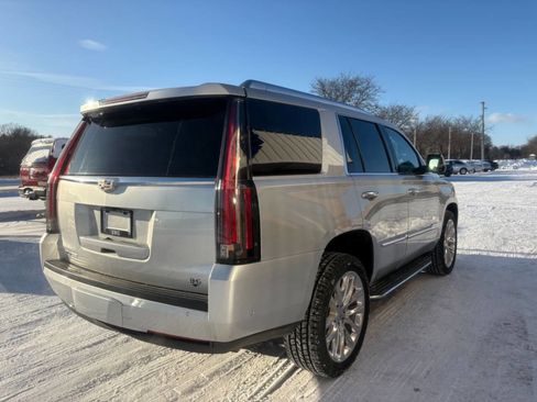 Used 2020 Cadillac Escalade Luxury image 5