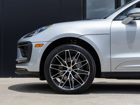 Certified 2025 Porsche Macan image 13